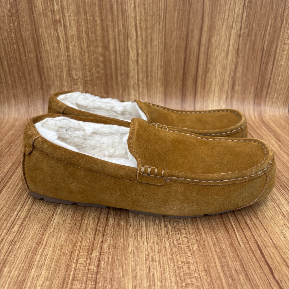 Koolaburra by UGG Tipton Slipper Mens 9 Chestnut Suede Faux Fur Loafer 1105893